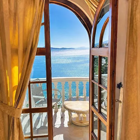 Monte Cristo Castle With Rooftop Pool