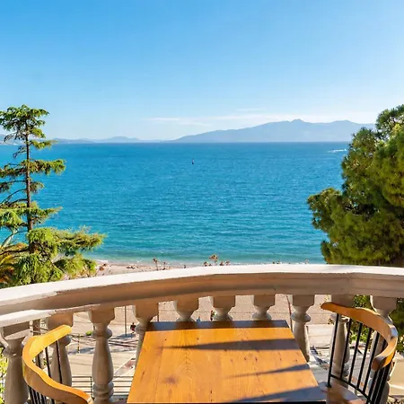 Monte Cristo Castle With Rooftop Pool Sarandë