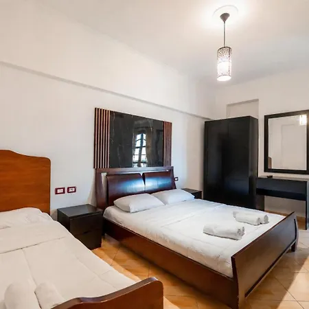 Monte Cristo Castle With Rooftop Pool Hotel Sarandë